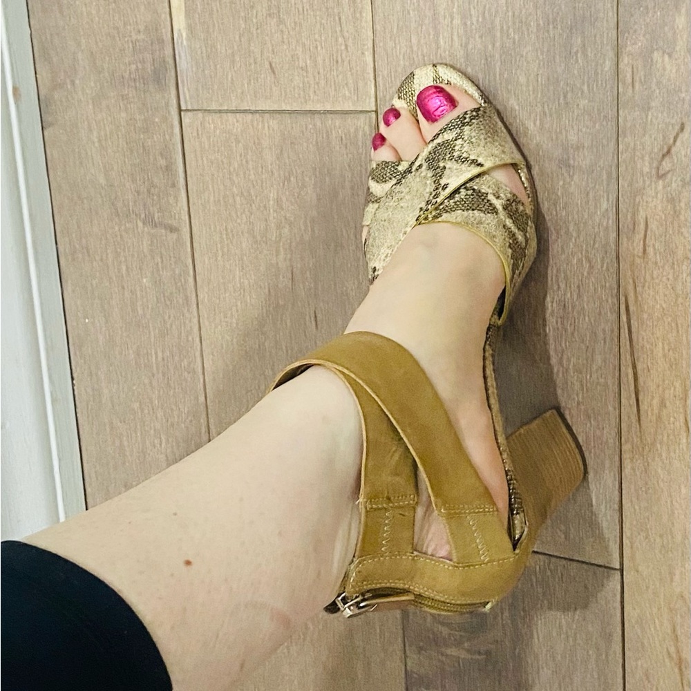 Betsey Johnson Unique Neutral Block Heels Sz 8.5